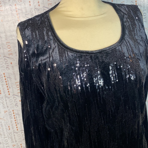 Beautiful blouse - Picture 2 of 9